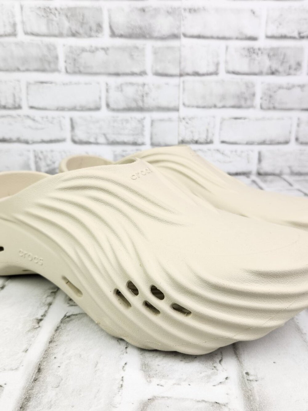 Crocs Echo Wave Clogs Men's Sz 11 Almond Tint Slip On Lightweight Slipper Shoes